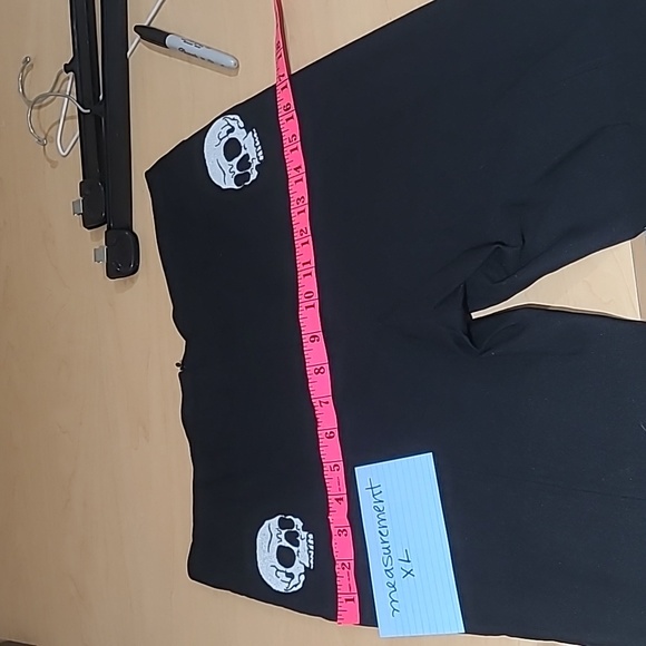 Sourpuss Skull Capri - Picture 9 of 9